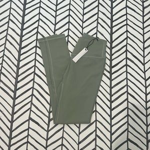 NWT ParagonFitwear Crossover Legging
